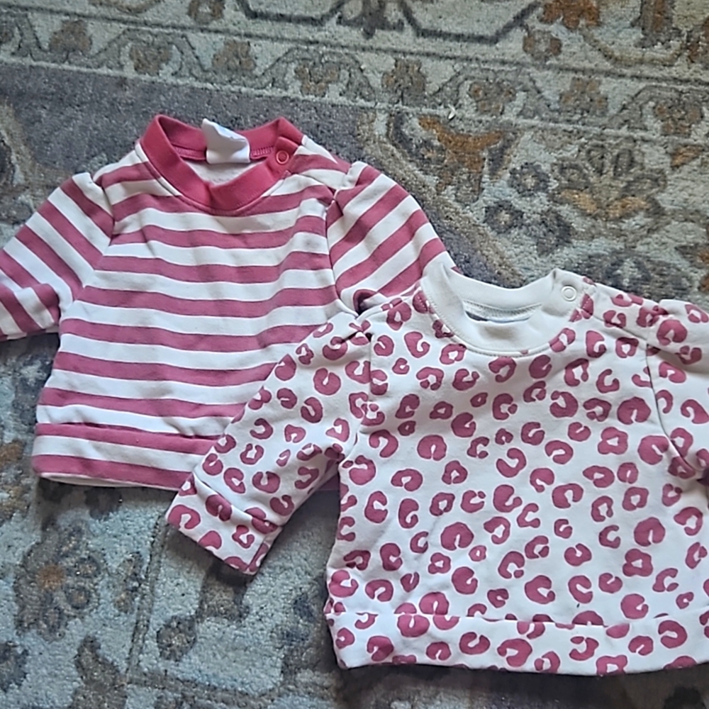 2 newborn crewnecks